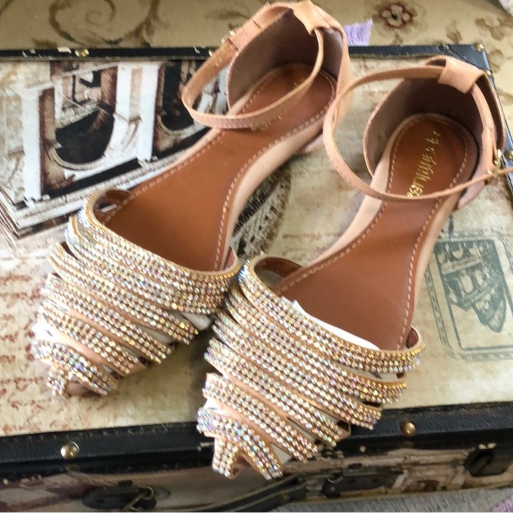 Elegant Tan and Gold Women's Sandals